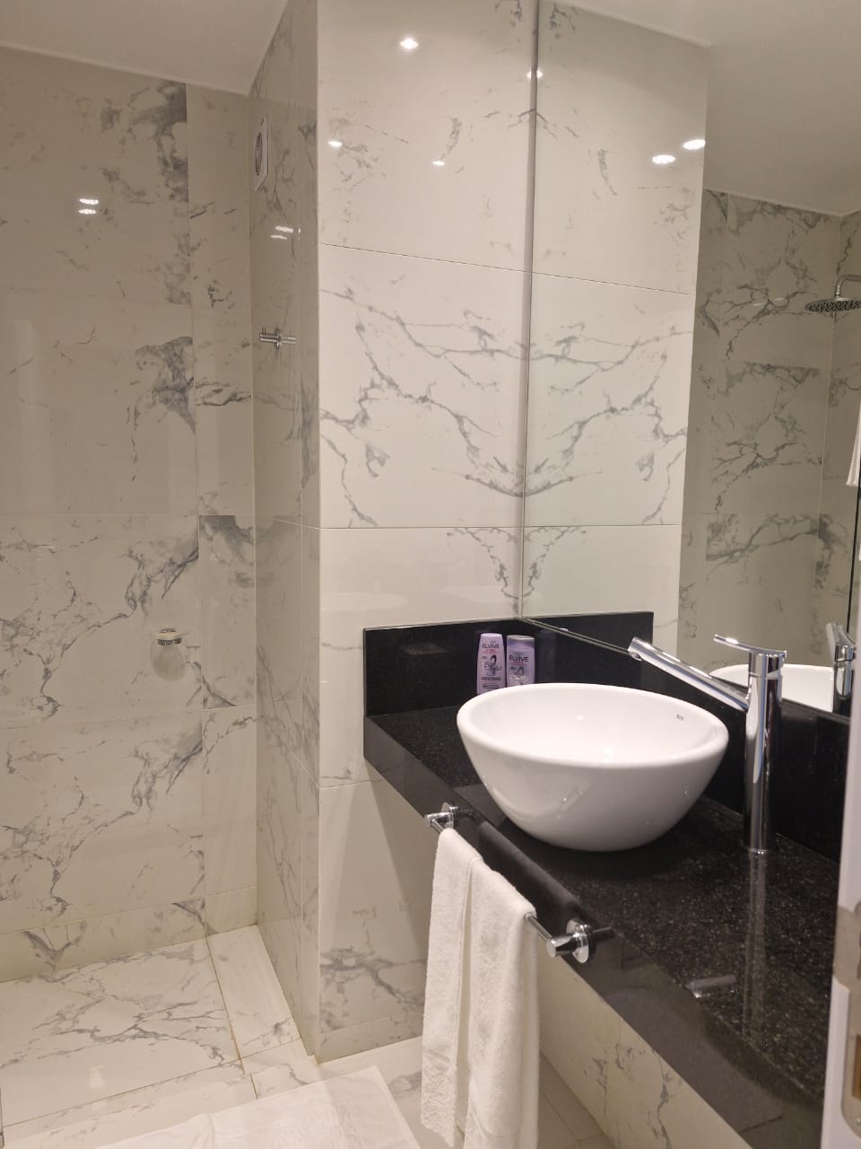 Boulevard Pellegrini 2745 - Piso 20