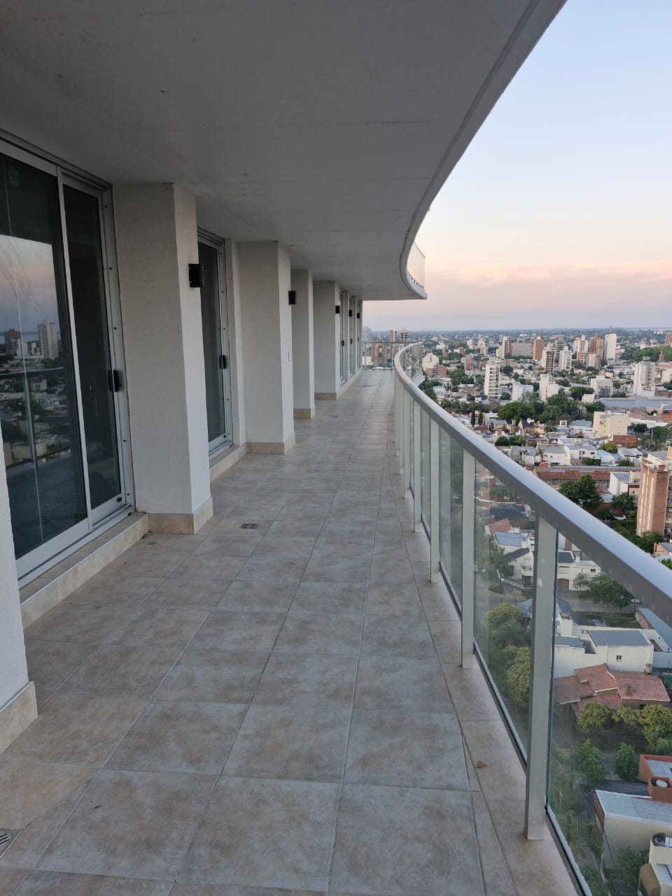 Alvear 2939 casi esquina Av. Alem