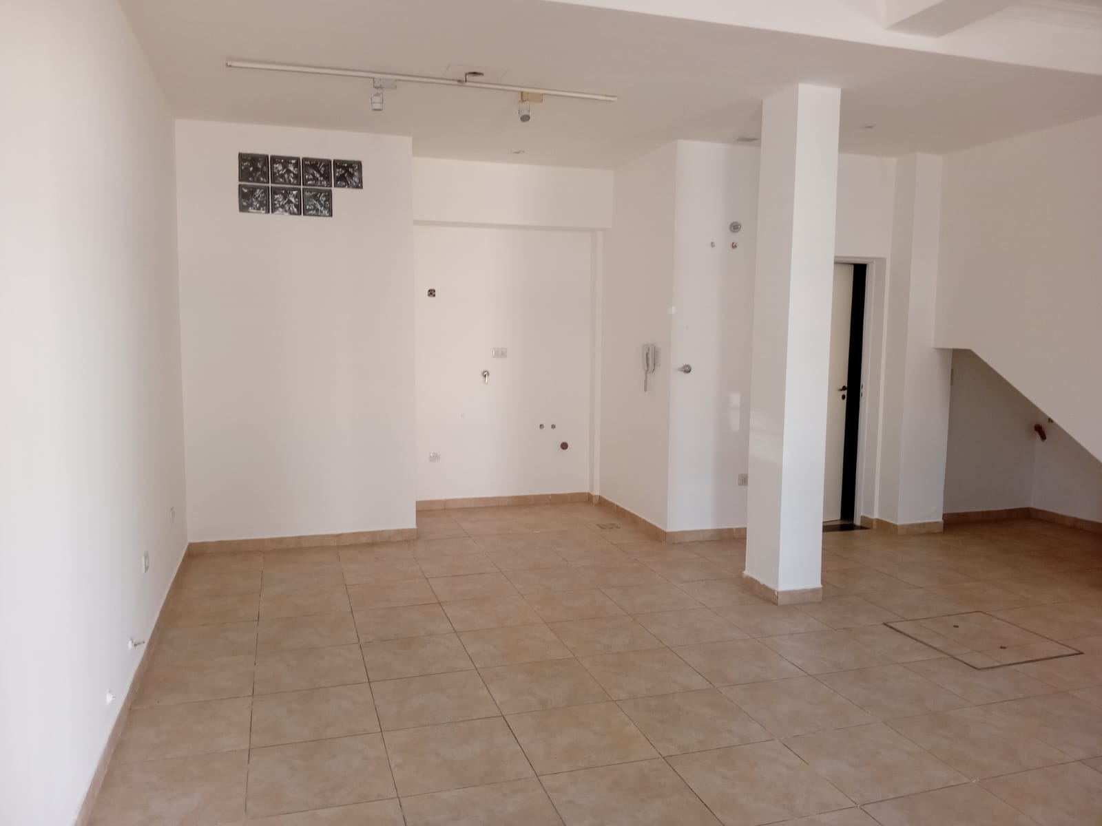 Marcial Candioti 4732 - Local