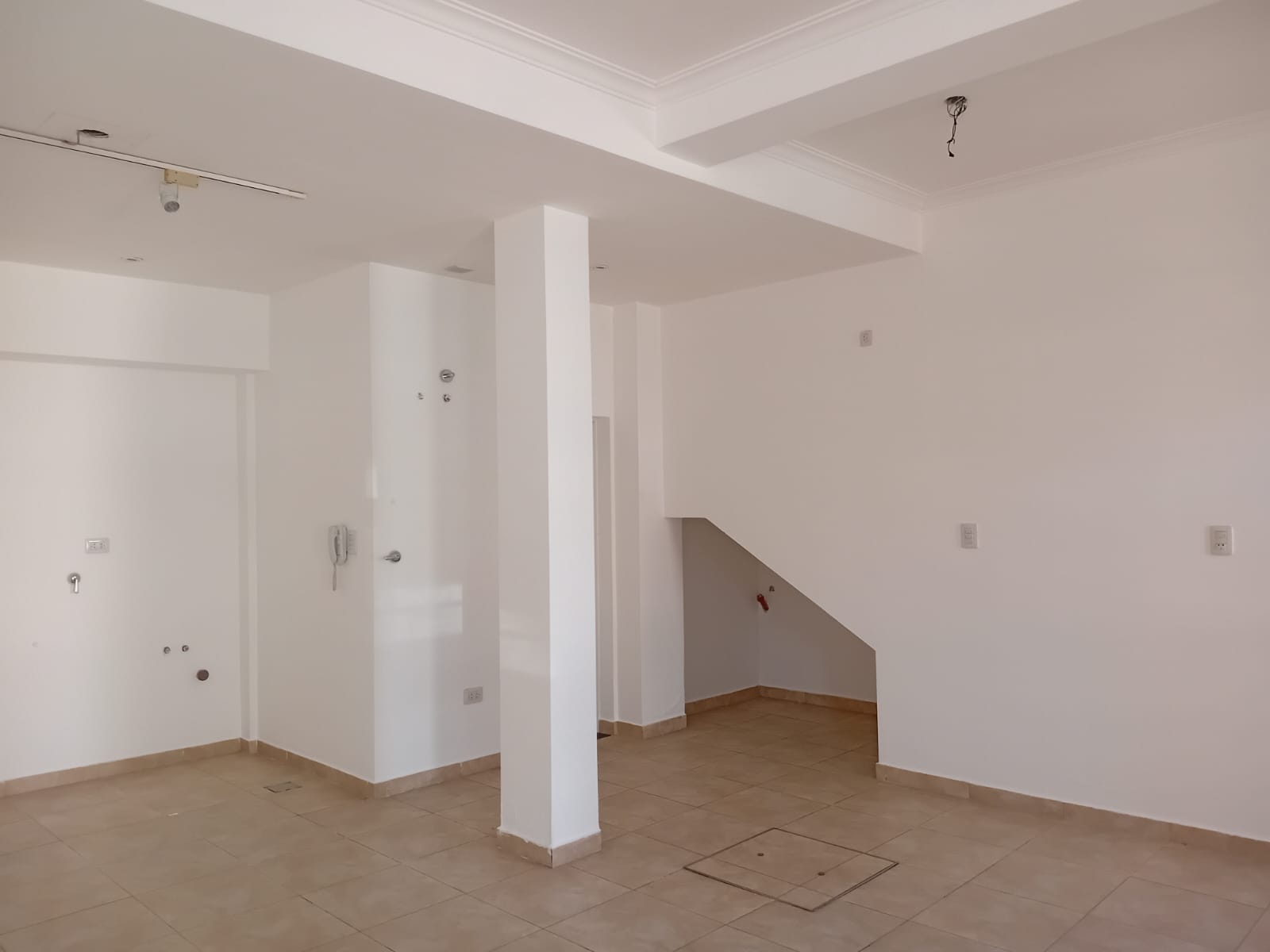 Marcial Candioti 4732 - Local