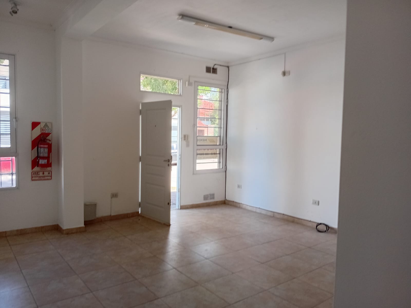 Marcial Candioti 4732 - Local